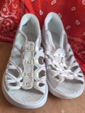 Bzees Women’s White Pearl-Strap Comfort Sandals